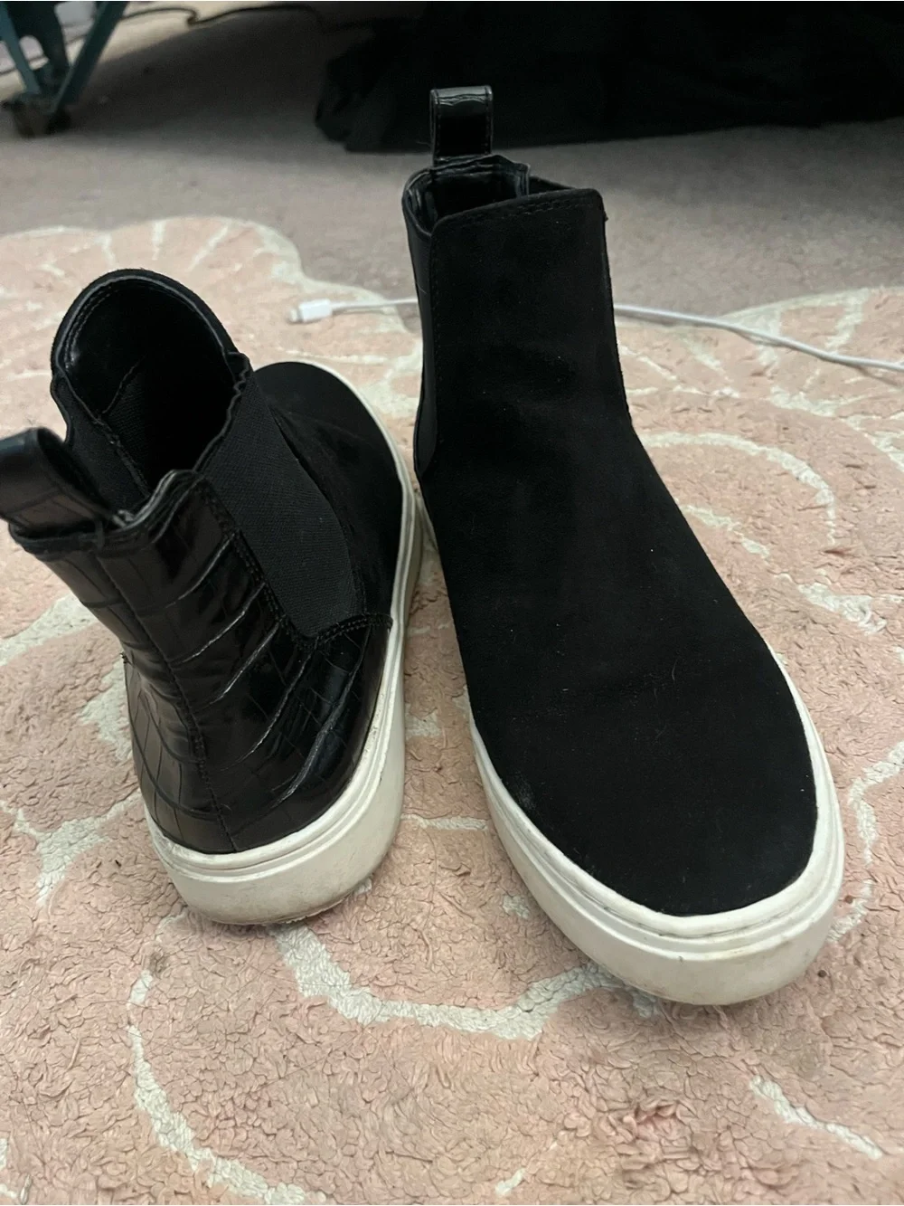 Slip-On Chelsea Sneakers - Casual Platform Style 🌔